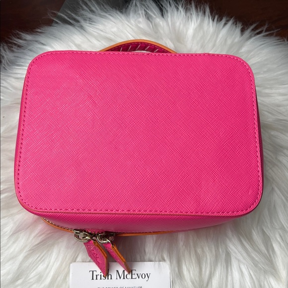 Trish McEvoy Pink Cosmetic Organizer with Eye Shadow Palette & Powder Foundation - Picture 13 of 17